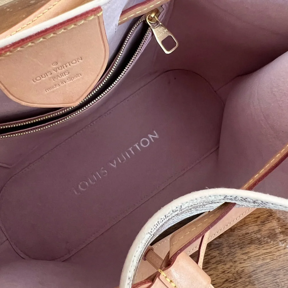Authentic Louis Vuitton Girolata Damier Azur 2018 - Picture 11 of 12